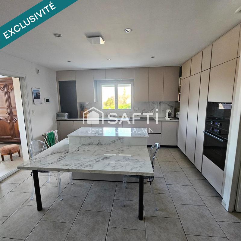 Maison - 251 m² - 7 pièces