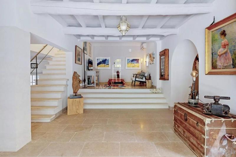 Propriété - 230 m² - 6 pièces