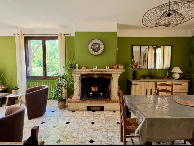 Maison - 242 m² - 10 pièces