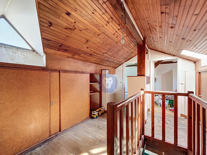 Maison - 216 m² - 8 pièces