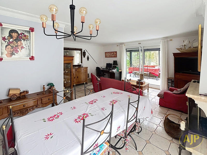 Maison - 121 m² - 5 pièces