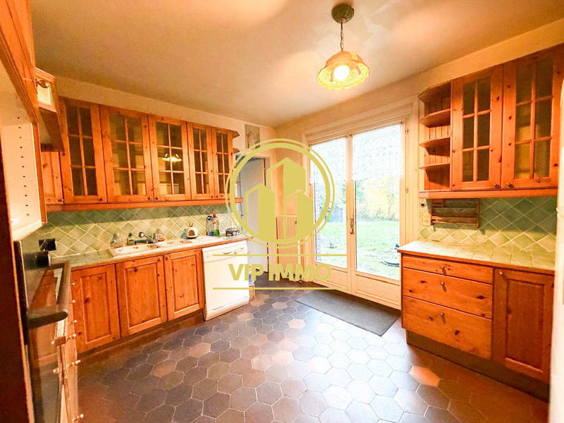 Maison - 204 m² - 10 pièces