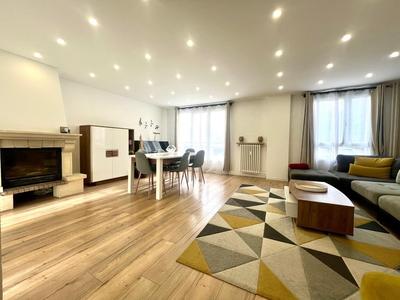 Appartement - 92 m² - 5 pièces