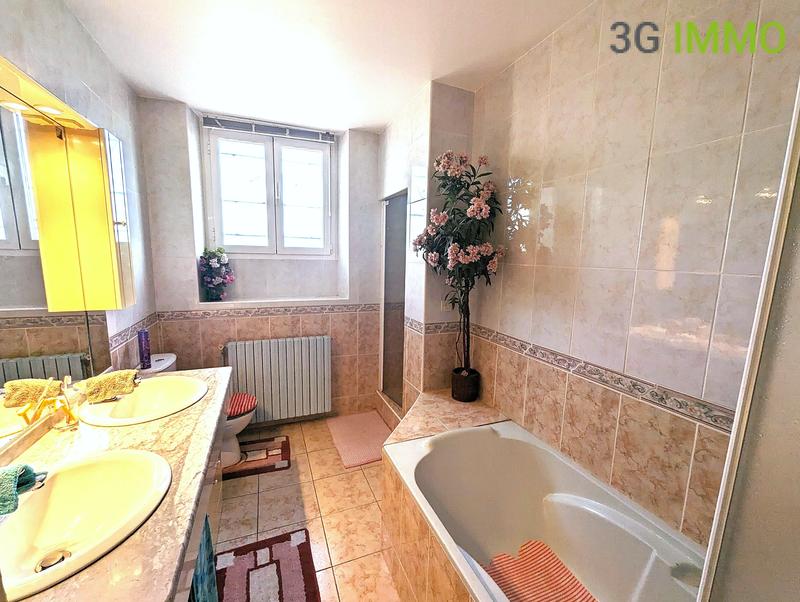 Maison - 140 m² - 5 pièces