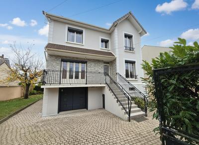 Maison - 96 m² - 5 pièces