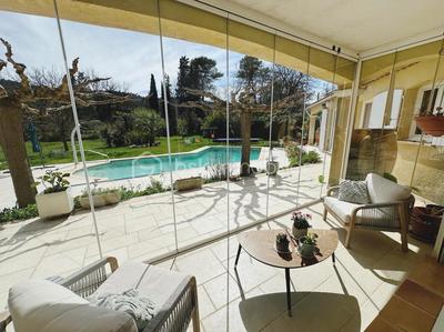 Propriété - 222 m² - 7 pièces