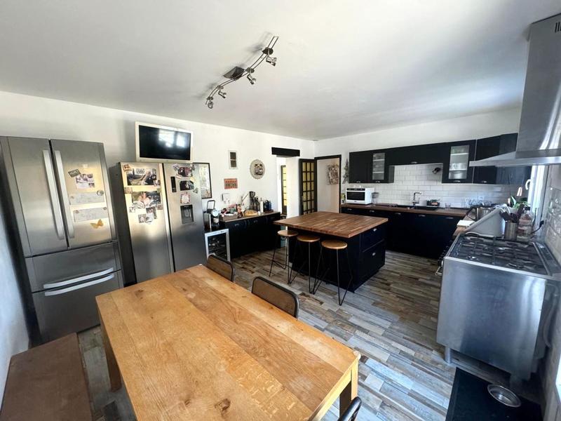 Maison - 219 m² - 9 pièces