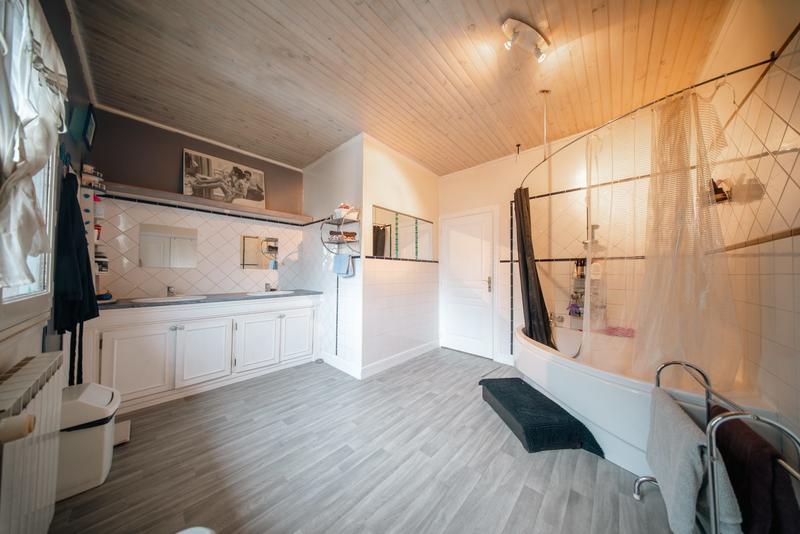 Maison - 358 m² - 10 pièces