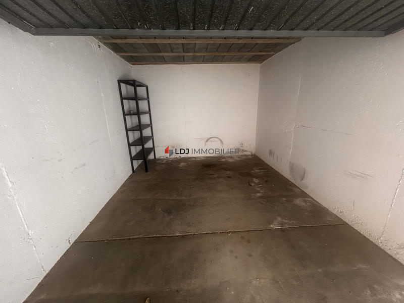 Parking / Garage - 15 m²