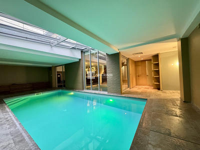 Maison - 435 m² - 5 pièces