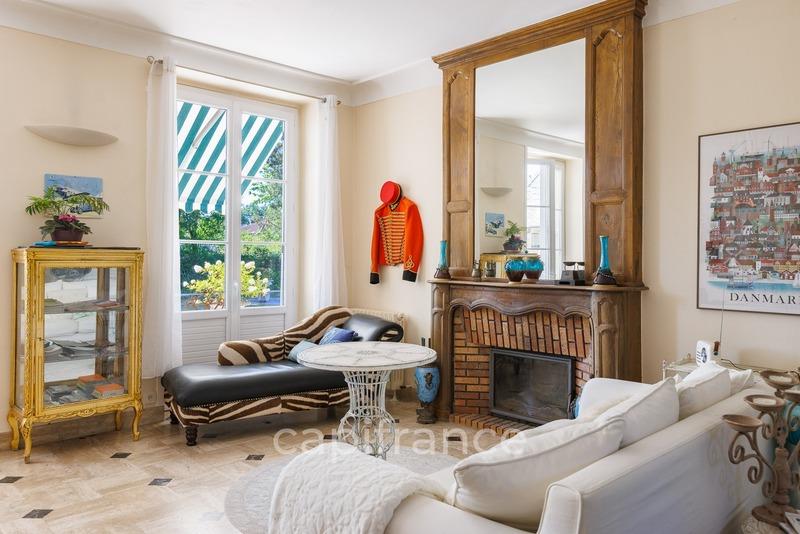 Demeure - 800 m² - 15 pièces