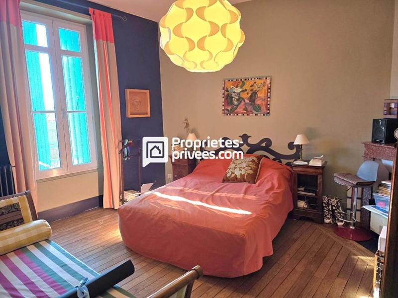 Maison - 236 m² - 8 pièces