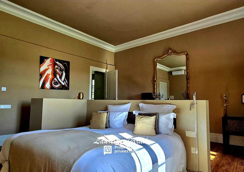 Maison - 625 m² - 20 pièces