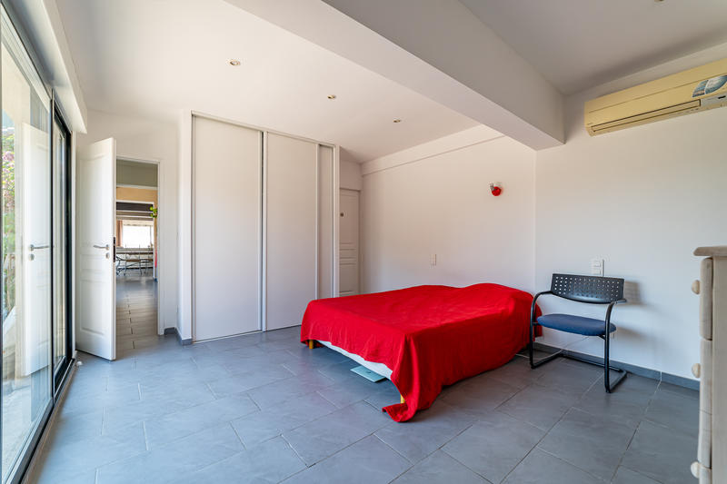 Maison - 220 m² - 8 pièces