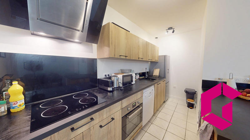 Appartement - 100 m² - 5 pièces