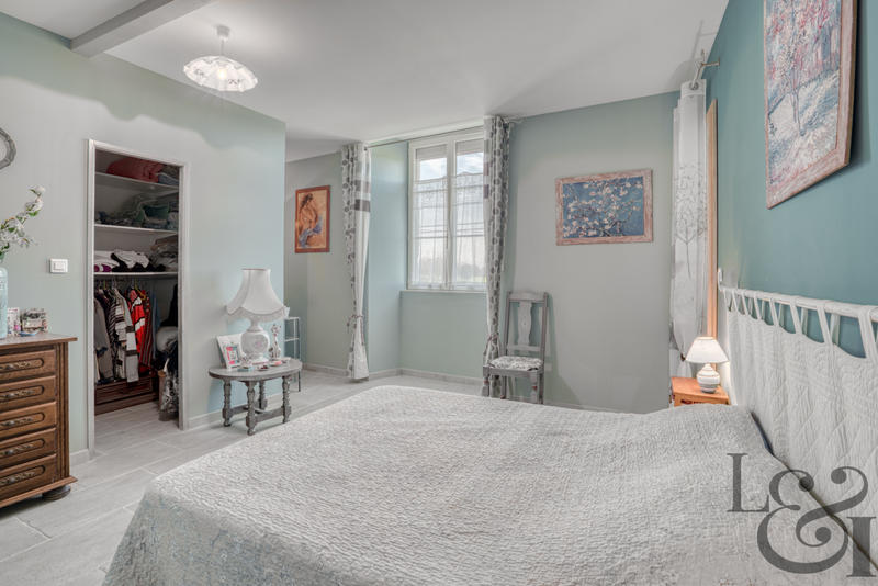 Maison - 334 m² - 10 pièces