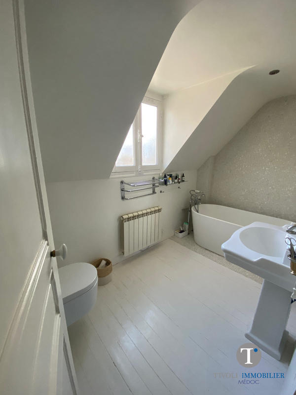 Maison - 198 m² - 8 pièces