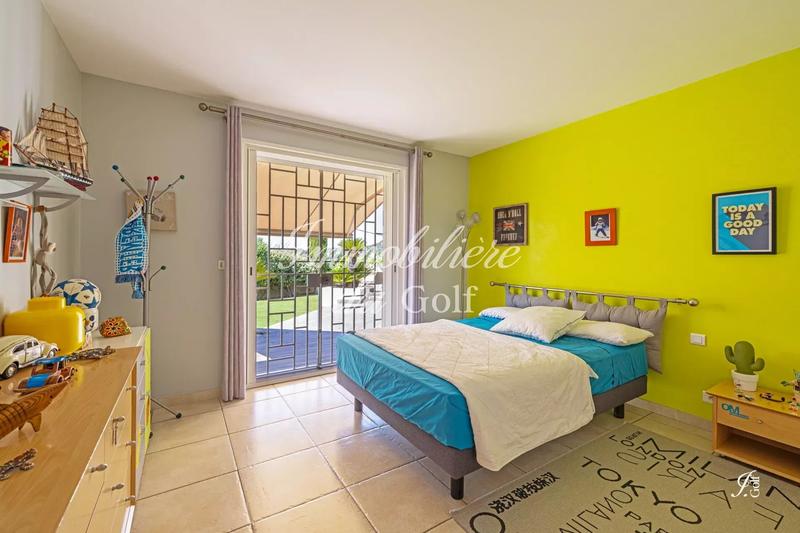 Villa - 232 m² - 6 pièces