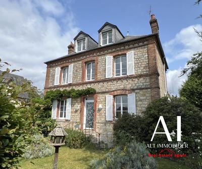 Maison - 140 m² - 7 pièces