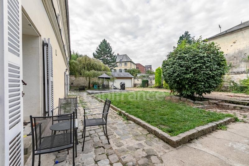 Maison - 250 m² - 7 pièces