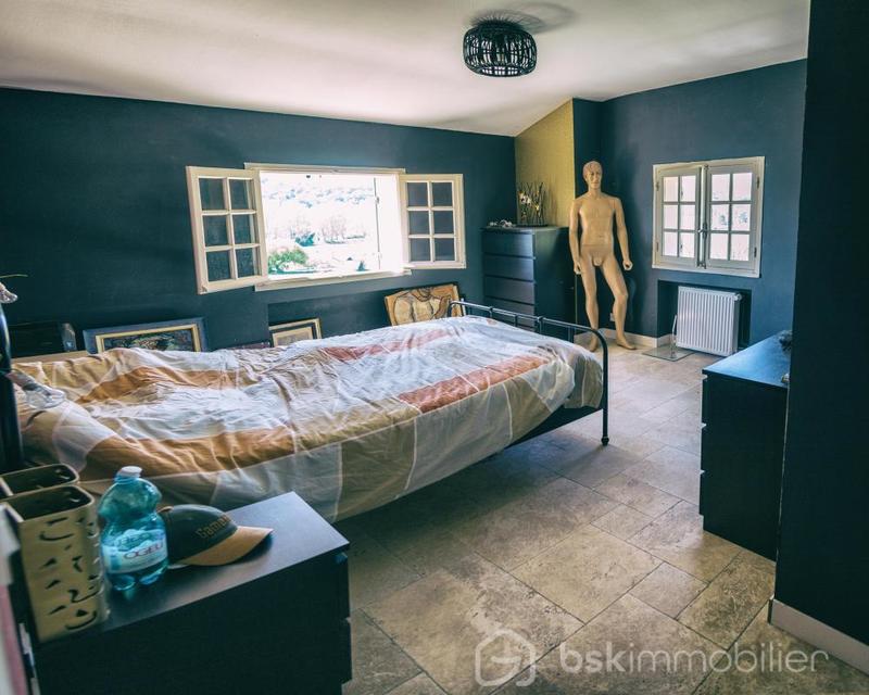 Propriété - 252 m² - 7 pièces