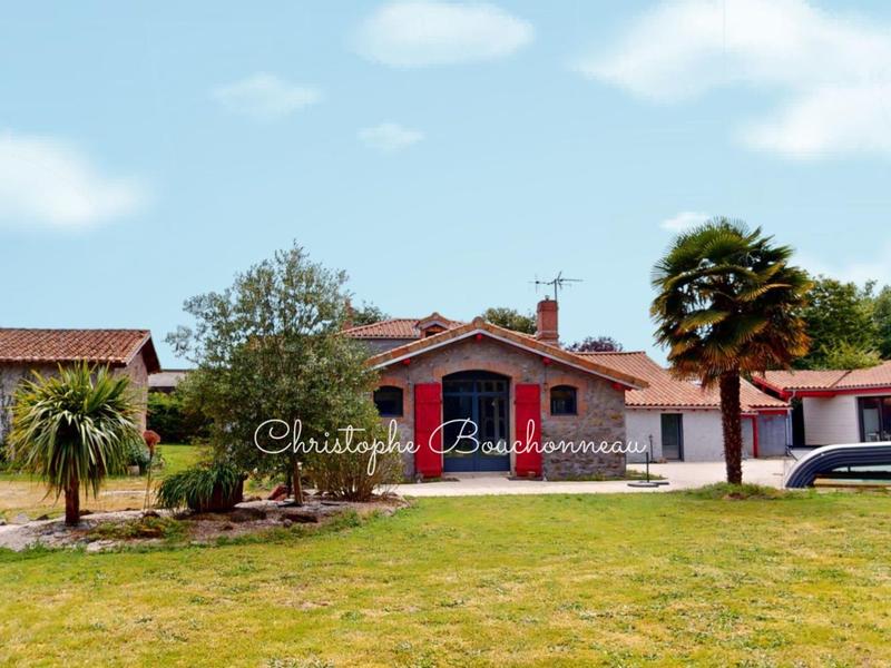 Maison - 202 m² - 6 pièces