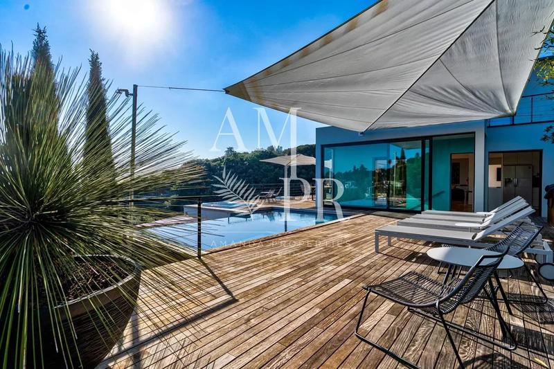 Villa - 300 m² - 8 pièces