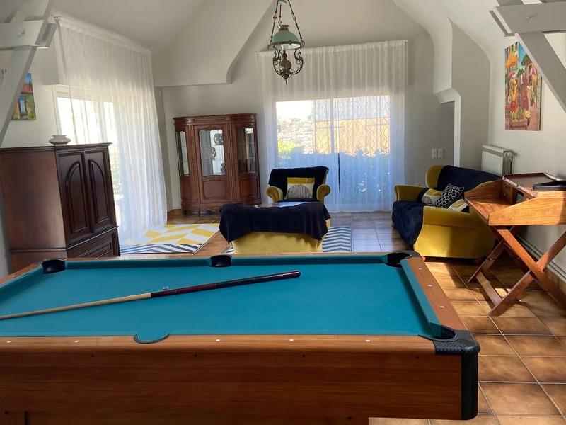 Maison - 366 m² - 14 pièces