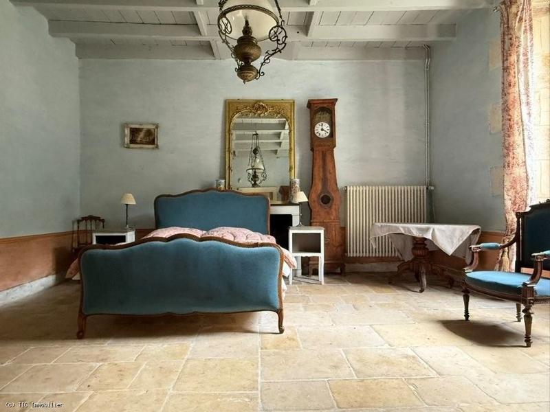 Maison - 230 m² - 8 pièces