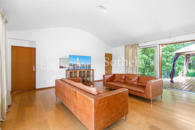 Maison - 238 m² - 8 pièces