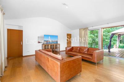 Maison - 238 m² - 8 pièces