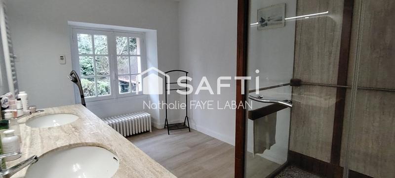 Maison - 300 m² - 8 pièces