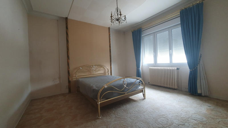 Maison - 137 m² - 9 pièces