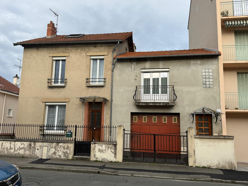 Maison - 221 m² - 8 pièces