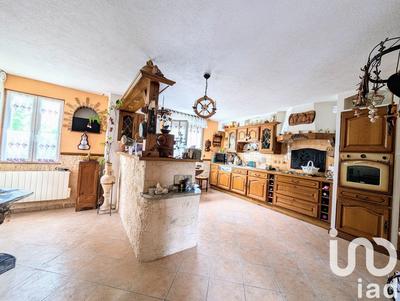 Maison - 302 m² - 9 pièces