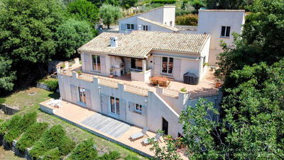 Maison - 234 m² - 8 pièces