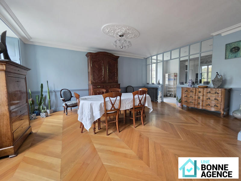 Maison - 340 m² - 9 pièces