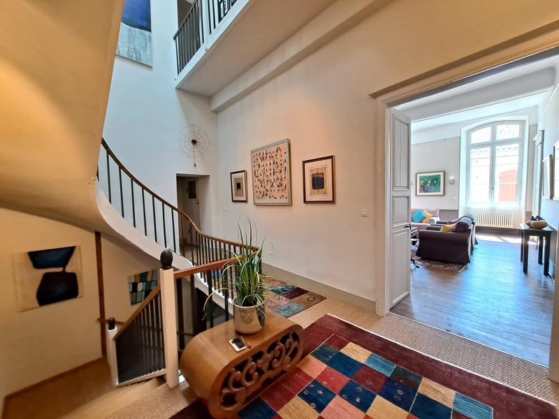 Maison - 554 m² - 13 pièces