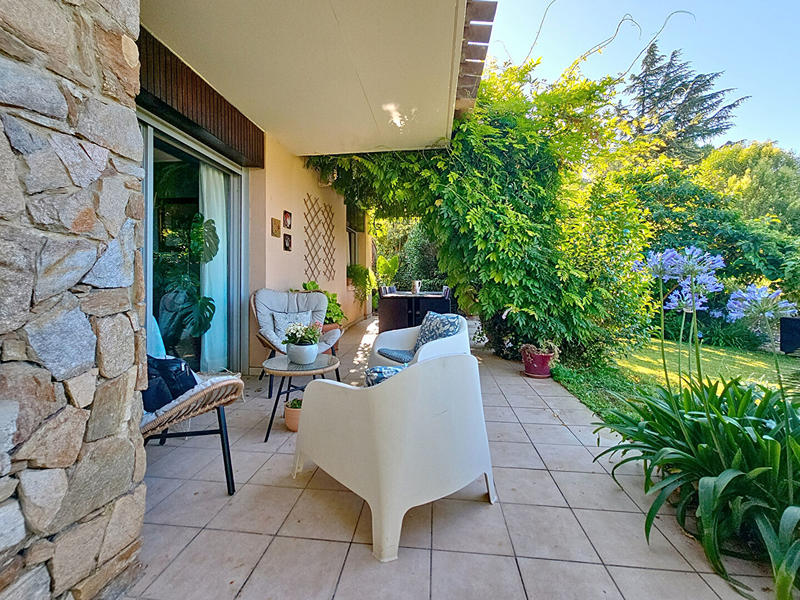 Maison - 256 m² - 6 pièces