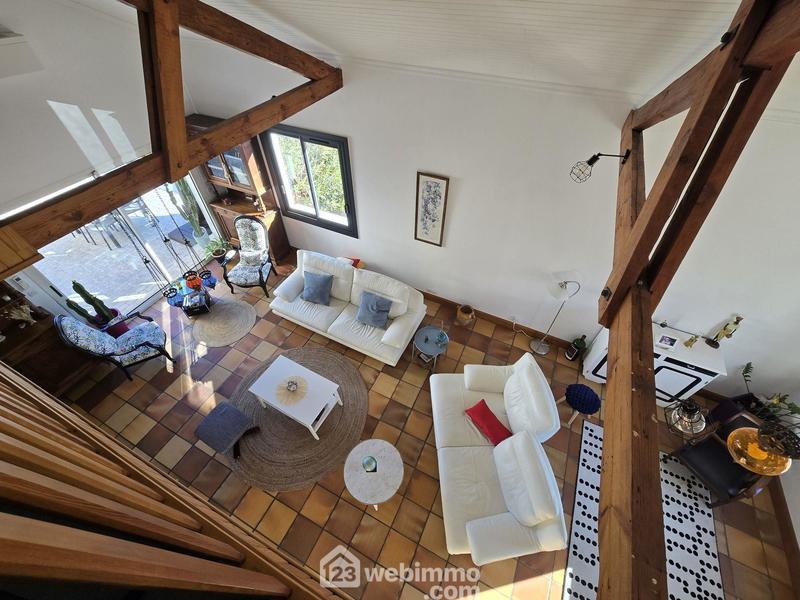 Maison - 221 m² - 5 pièces