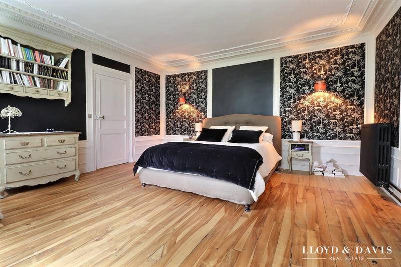 Maison - 455 m² - 13 pièces