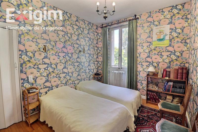 Maison - 330 m² - 9 pièces