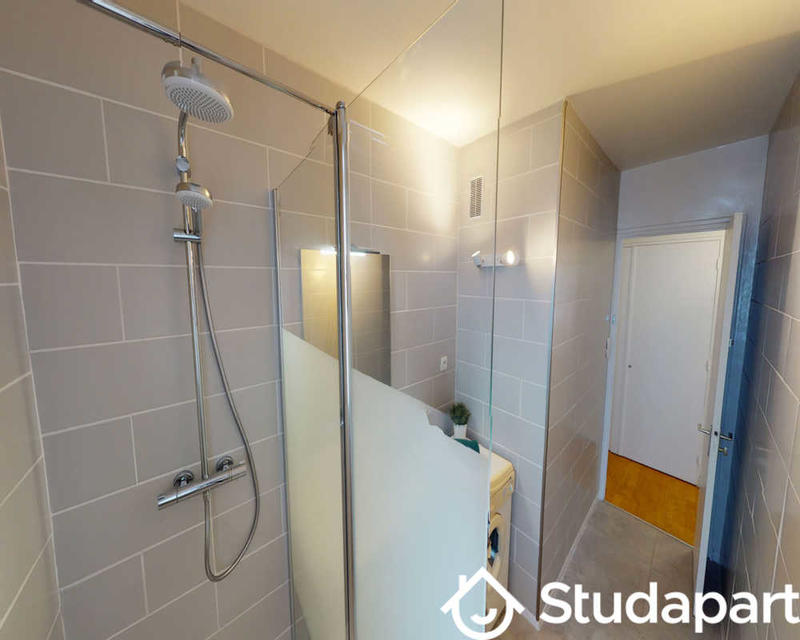 Chambre - 80 m² - 1 pièce