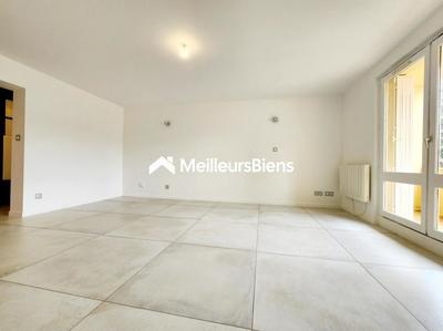 Appartement ancien - 66 m² - 3 pièces