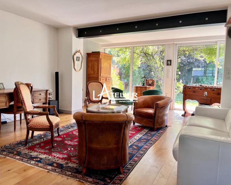 Maison - 225 m² - 9 pièces