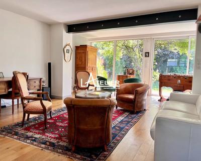 Maison - 225 m² - 9 pièces