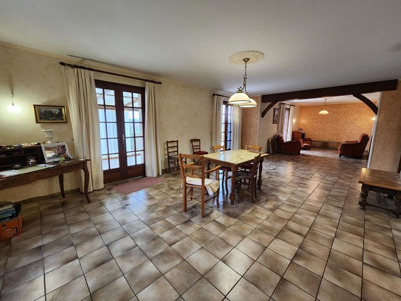 Maison - 210 m² - 7 pièces
