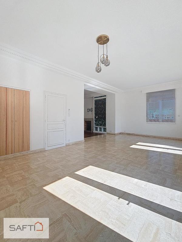 Maison - 197 m² - 9 pièces