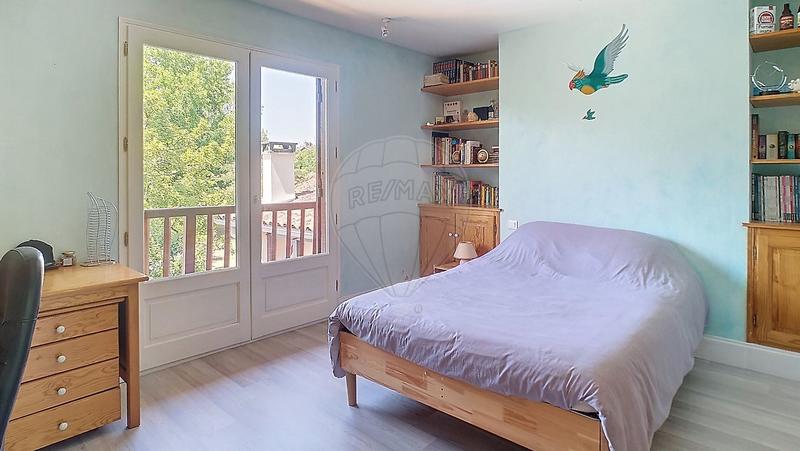 Maison - 275 m² - 9 pièces