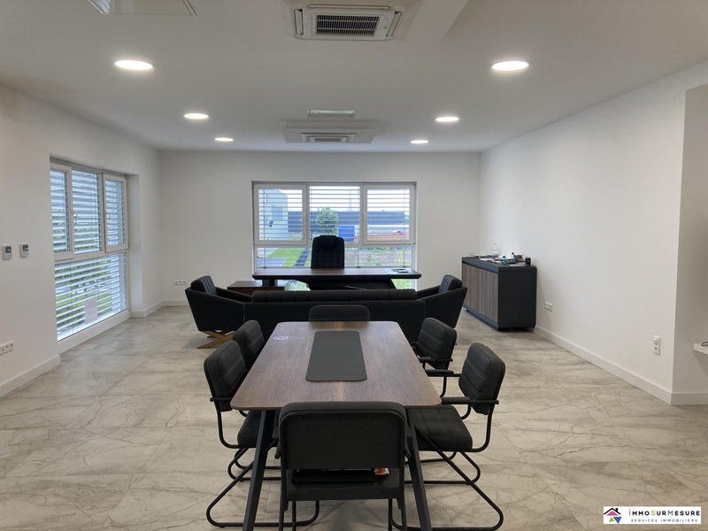 Bureau - 77 m² - 1 pièce